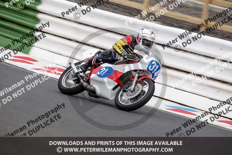 Vintage motorcycle club;eventdigitalimages;mallory park;mallory park trackday photographs;no limits trackdays;peter wileman photography;trackday digital images;trackday photos;vmcc festival 1000 bikes photographs